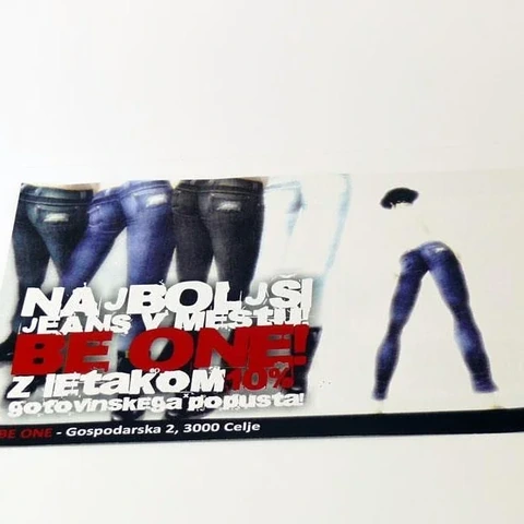 Promocijski letak s fotografijo kavbojk