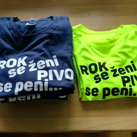 Modra in rumena majica z napisom za fantovščino